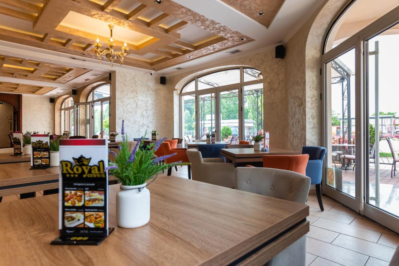 סובוטיקה Garni Hotel Royal Crown מראה חיצוני תמונה