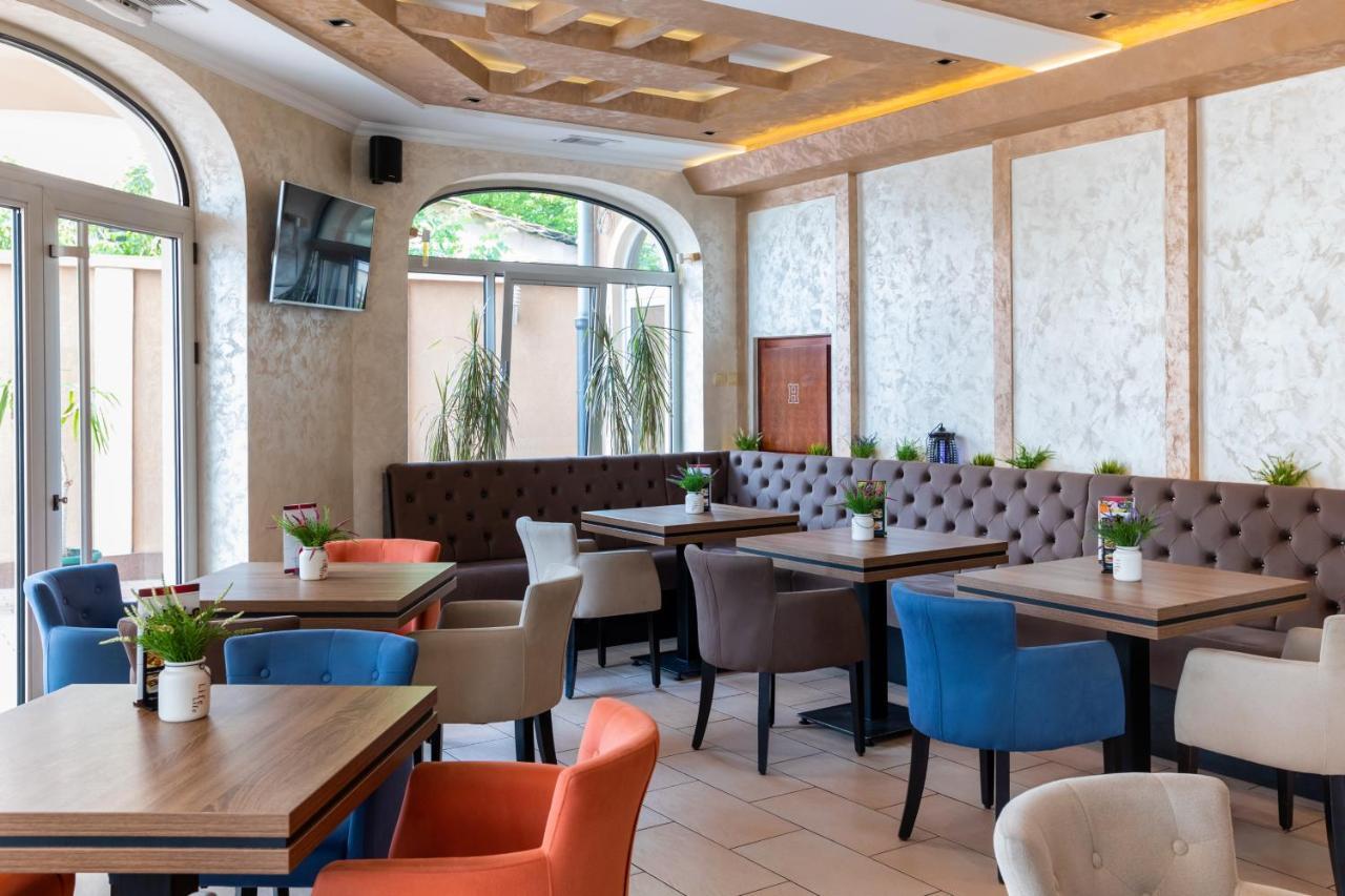 סובוטיקה Garni Hotel Royal Crown מראה חיצוני תמונה