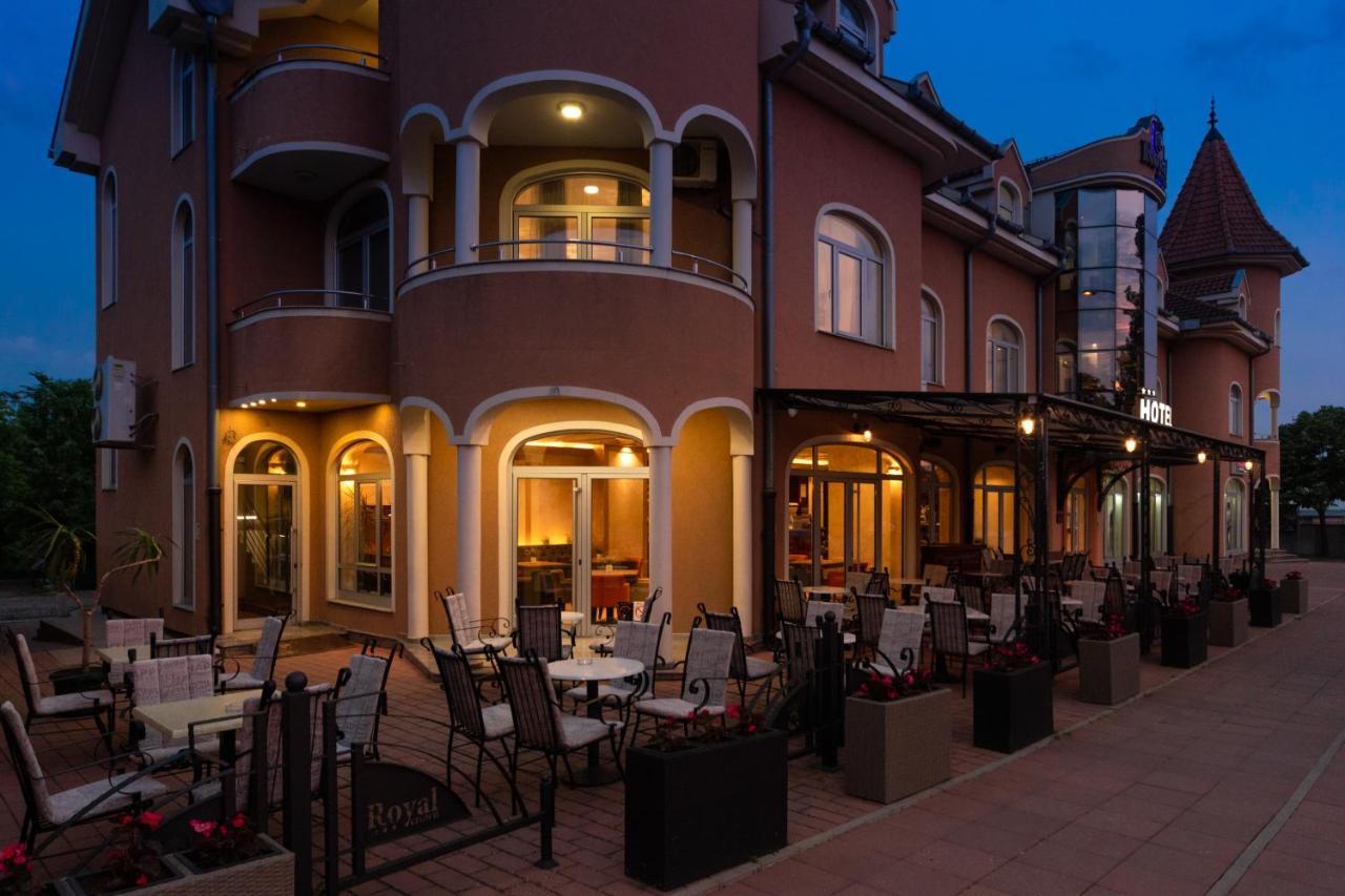 סובוטיקה Garni Hotel Royal Crown מראה חיצוני תמונה