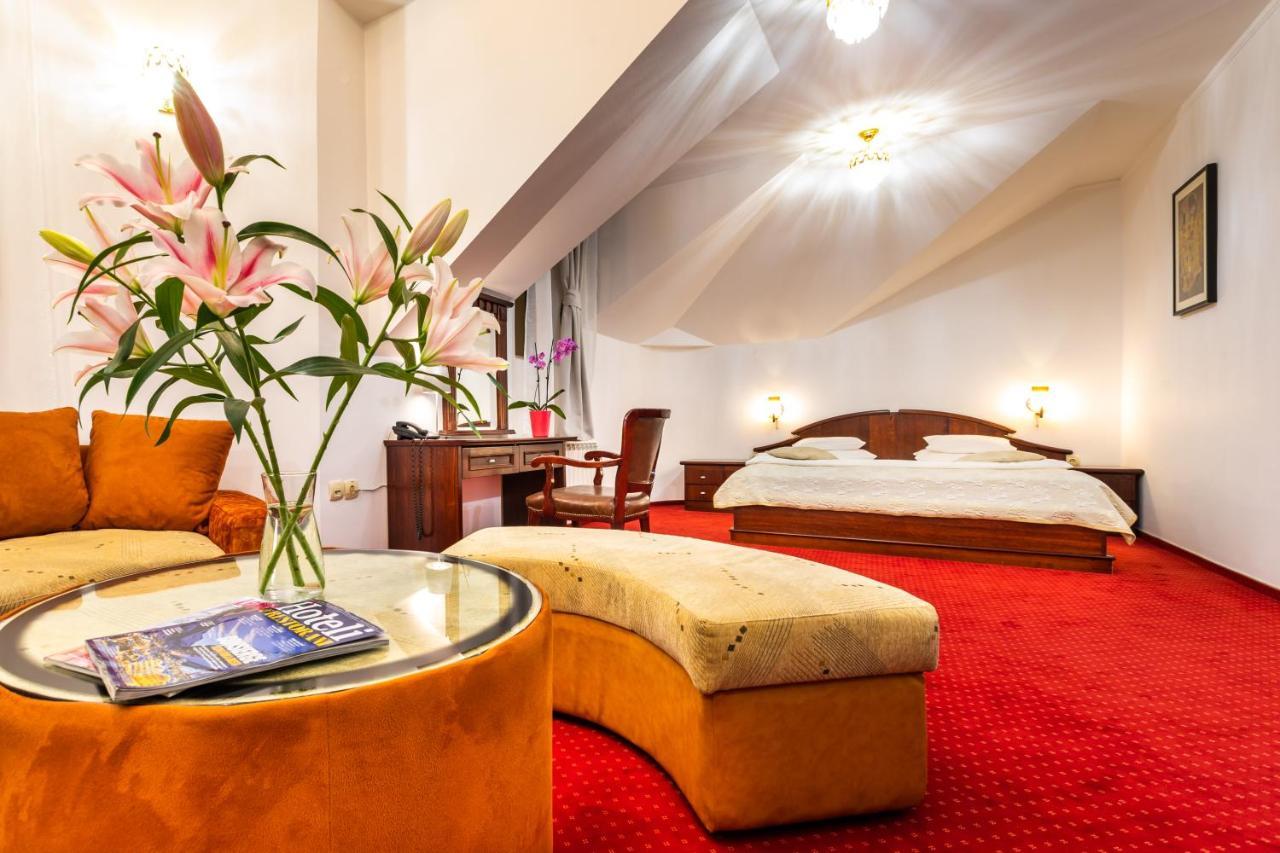 סובוטיקה Garni Hotel Royal Crown מראה חיצוני תמונה