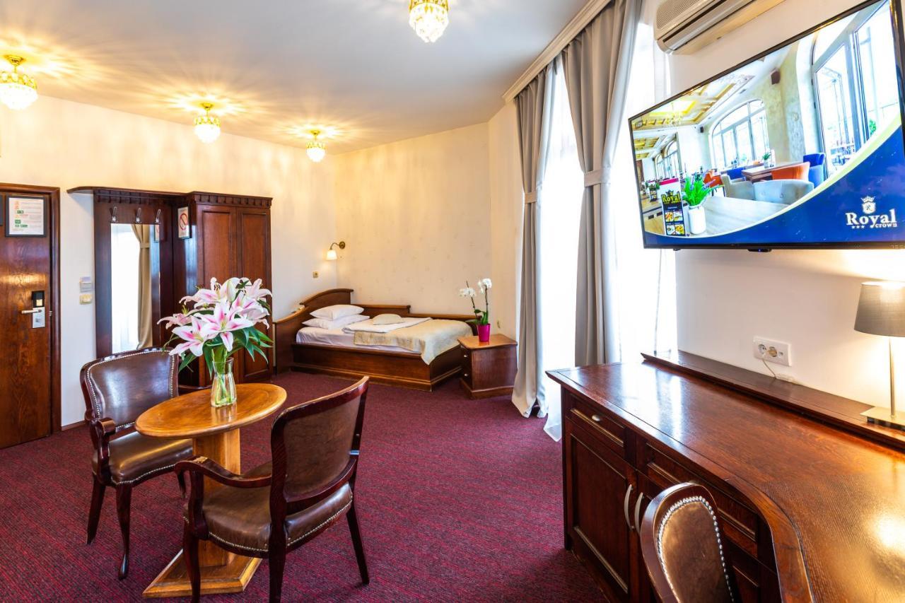 סובוטיקה Garni Hotel Royal Crown מראה חיצוני תמונה