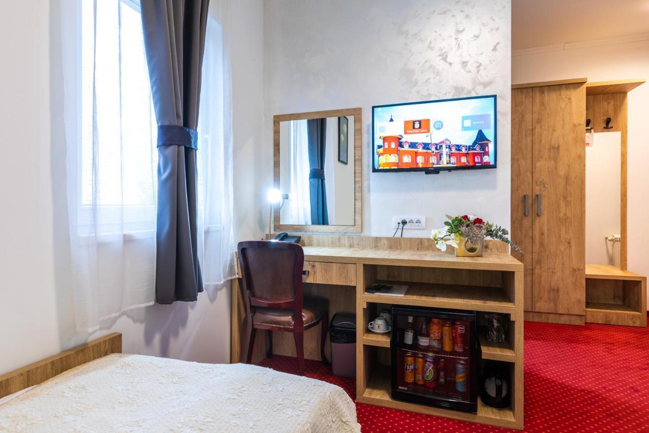 סובוטיקה Garni Hotel Royal Crown מראה חיצוני תמונה