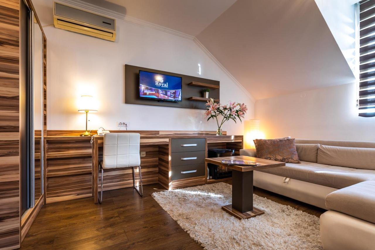סובוטיקה Garni Hotel Royal Crown מראה חיצוני תמונה