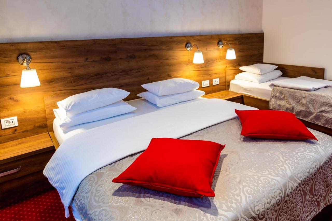 סובוטיקה Garni Hotel Royal Crown מראה חיצוני תמונה