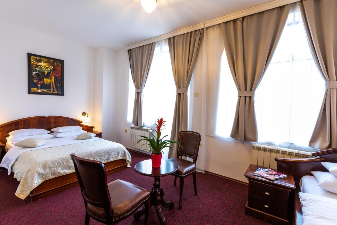 סובוטיקה Garni Hotel Royal Crown מראה חיצוני תמונה