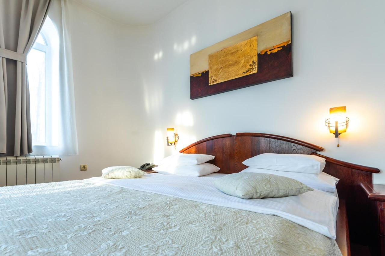 סובוטיקה Garni Hotel Royal Crown מראה חיצוני תמונה