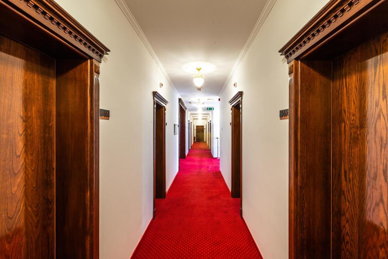 סובוטיקה Garni Hotel Royal Crown מראה חיצוני תמונה