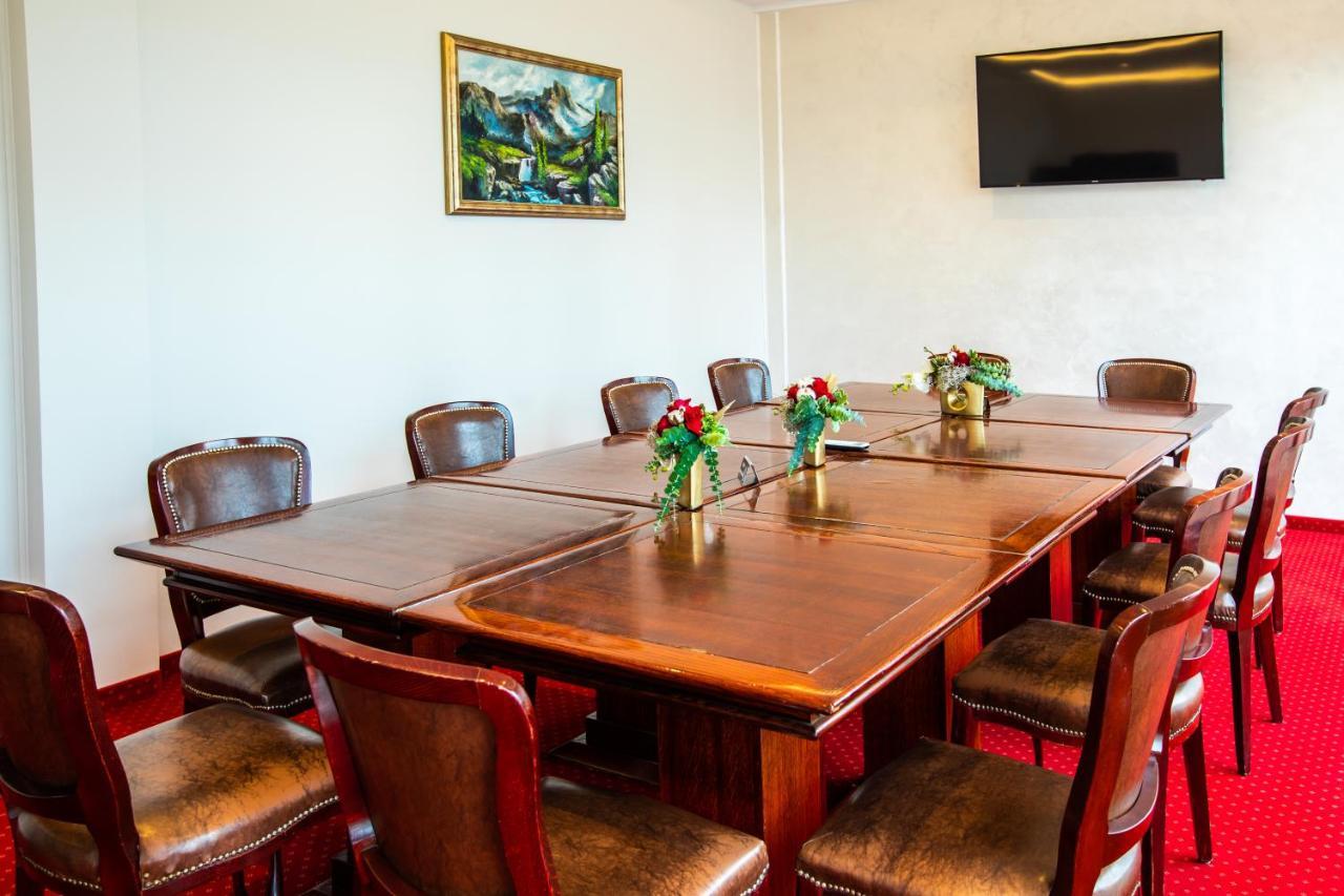 סובוטיקה Garni Hotel Royal Crown מראה חיצוני תמונה