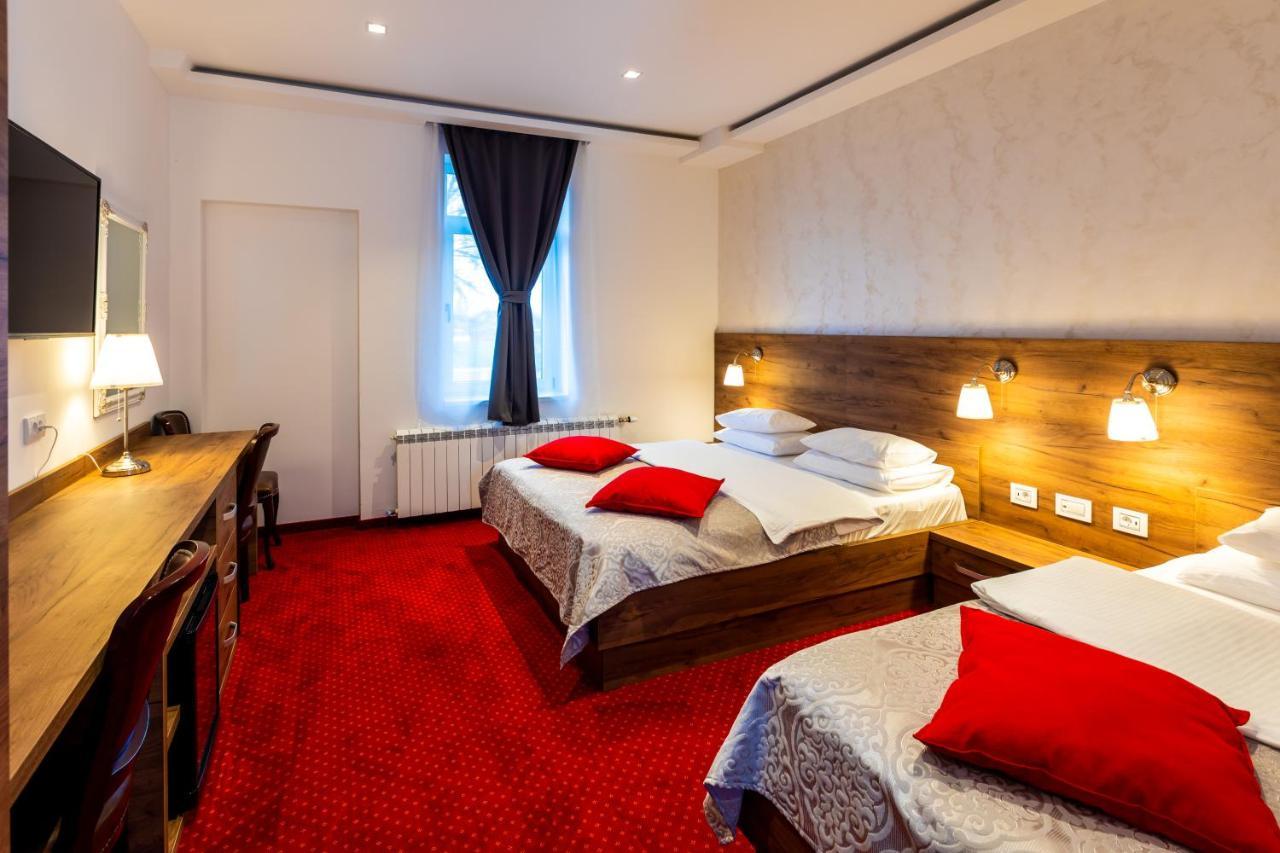 סובוטיקה Garni Hotel Royal Crown מראה חיצוני תמונה