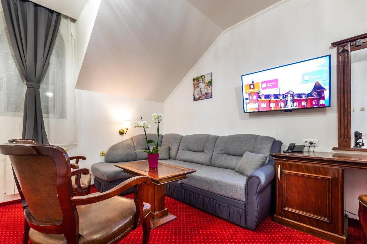 סובוטיקה Garni Hotel Royal Crown מראה חיצוני תמונה