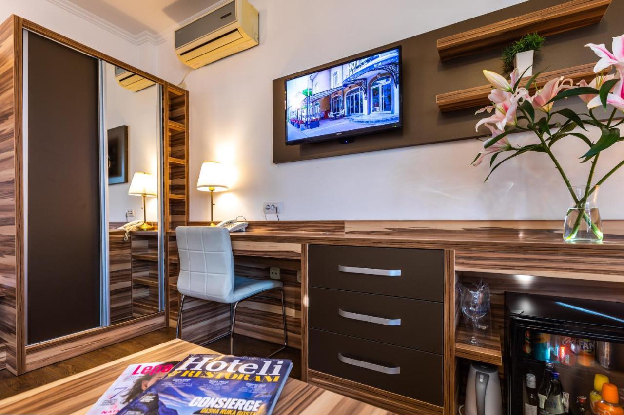 סובוטיקה Garni Hotel Royal Crown מראה חיצוני תמונה