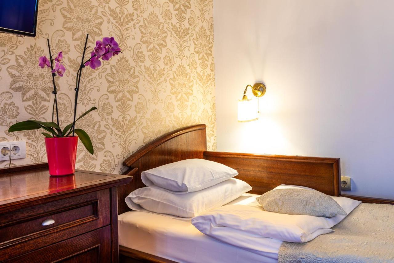 סובוטיקה Garni Hotel Royal Crown מראה חיצוני תמונה
