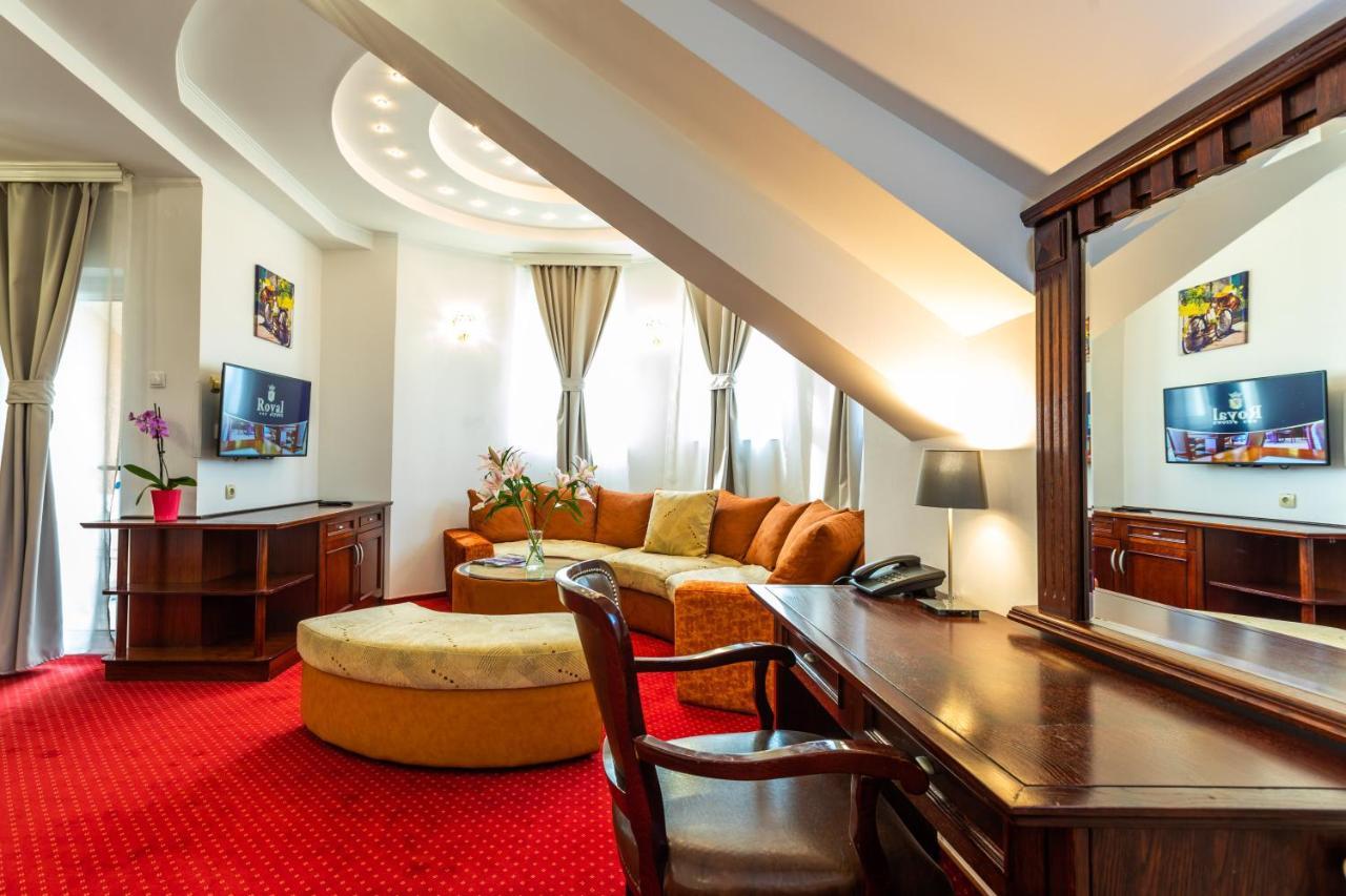 סובוטיקה Garni Hotel Royal Crown מראה חיצוני תמונה