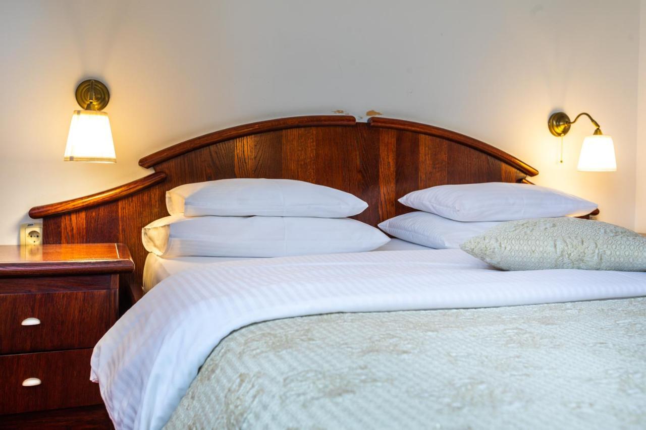 סובוטיקה Garni Hotel Royal Crown מראה חיצוני תמונה