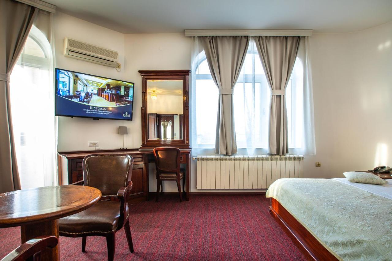 סובוטיקה Garni Hotel Royal Crown מראה חיצוני תמונה