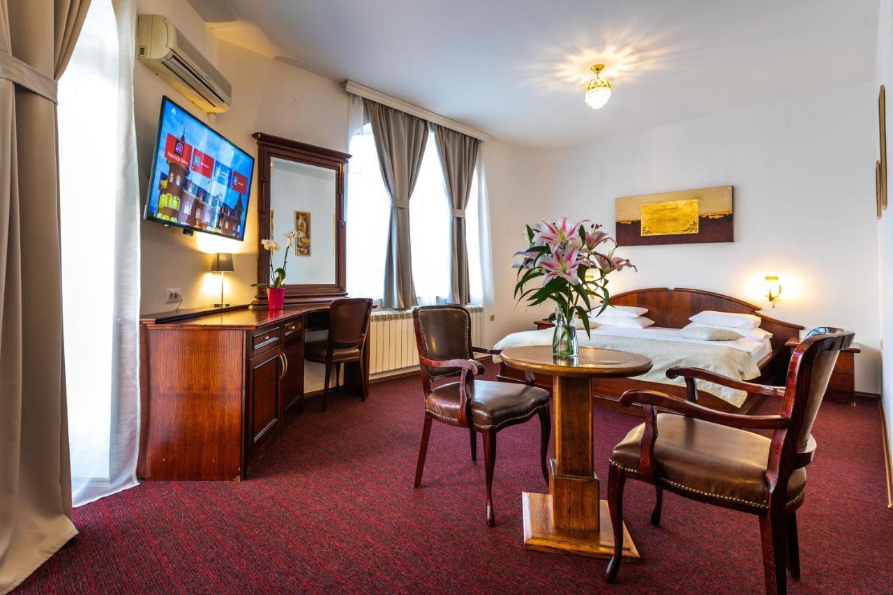 סובוטיקה Garni Hotel Royal Crown מראה חיצוני תמונה