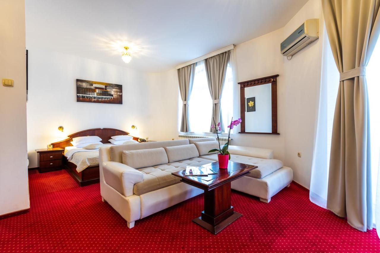 סובוטיקה Garni Hotel Royal Crown מראה חיצוני תמונה