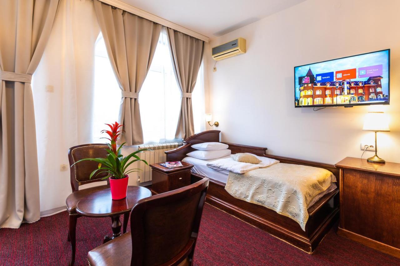 סובוטיקה Garni Hotel Royal Crown מראה חיצוני תמונה