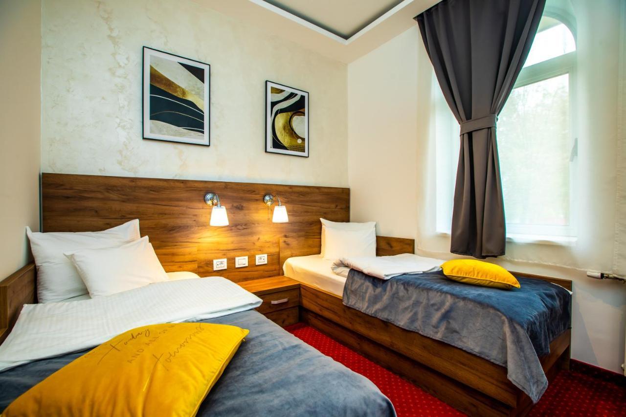 סובוטיקה Garni Hotel Royal Crown מראה חיצוני תמונה
