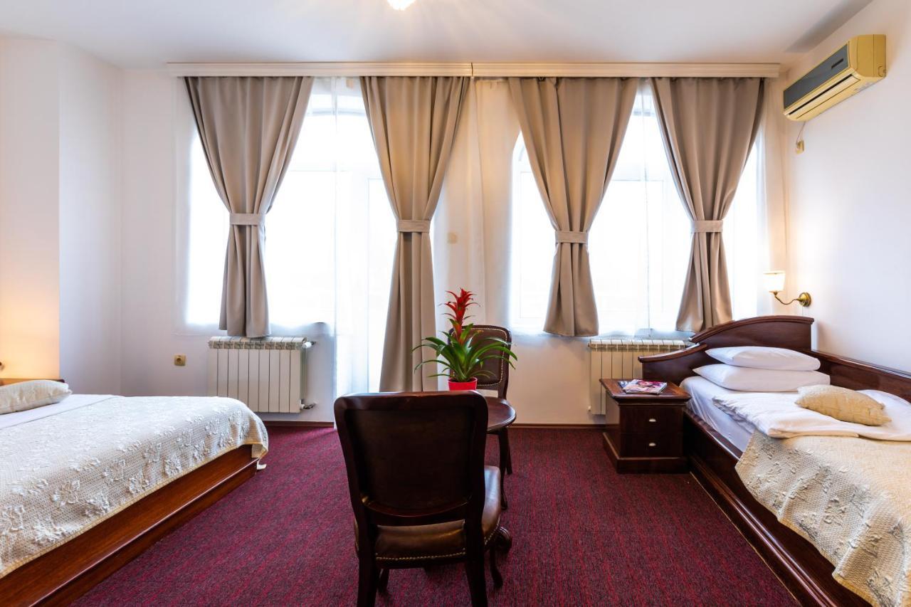 סובוטיקה Garni Hotel Royal Crown מראה חיצוני תמונה
