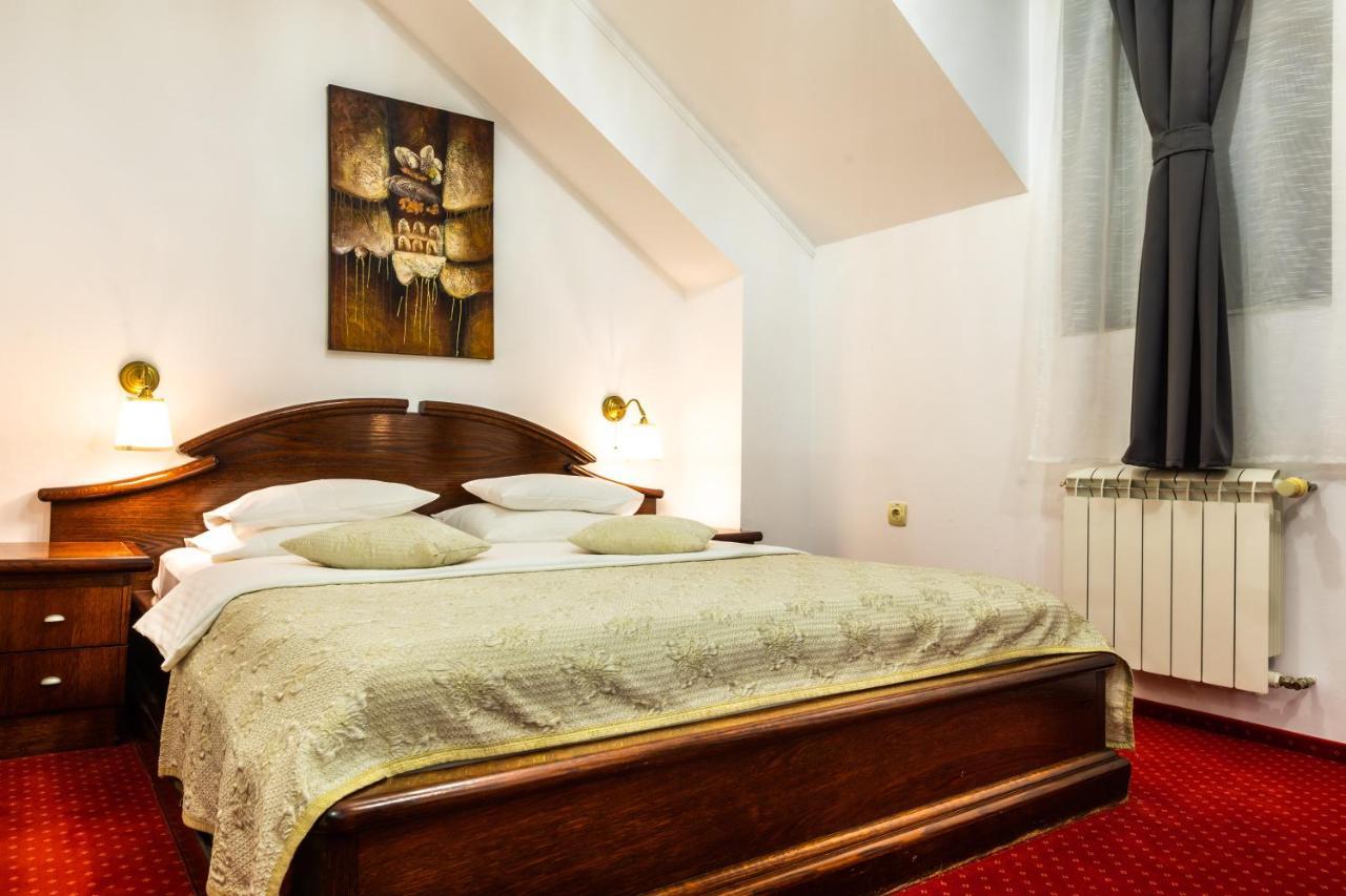 סובוטיקה Garni Hotel Royal Crown מראה חיצוני תמונה
