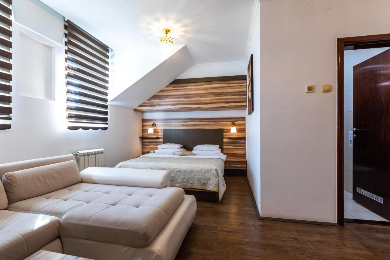 סובוטיקה Garni Hotel Royal Crown מראה חיצוני תמונה
