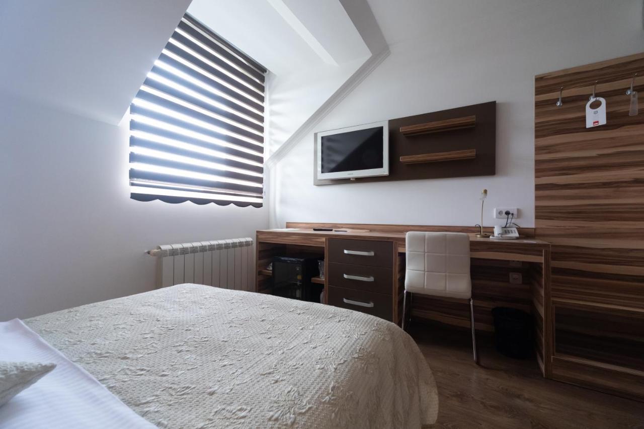 סובוטיקה Garni Hotel Royal Crown מראה חיצוני תמונה