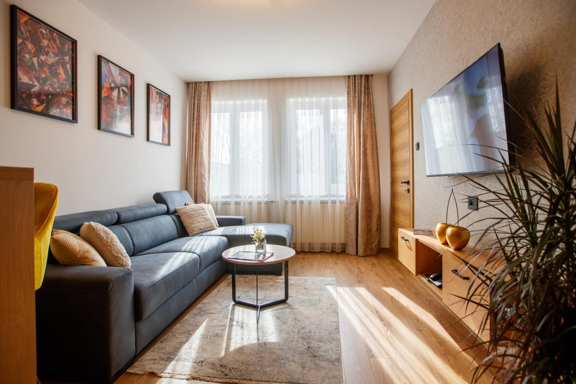 סובוטיקה Garni Hotel Royal Crown מראה חיצוני תמונה